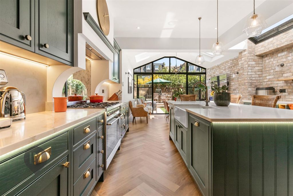 Property photo 1 of 11 Kitchen/Dining/Living