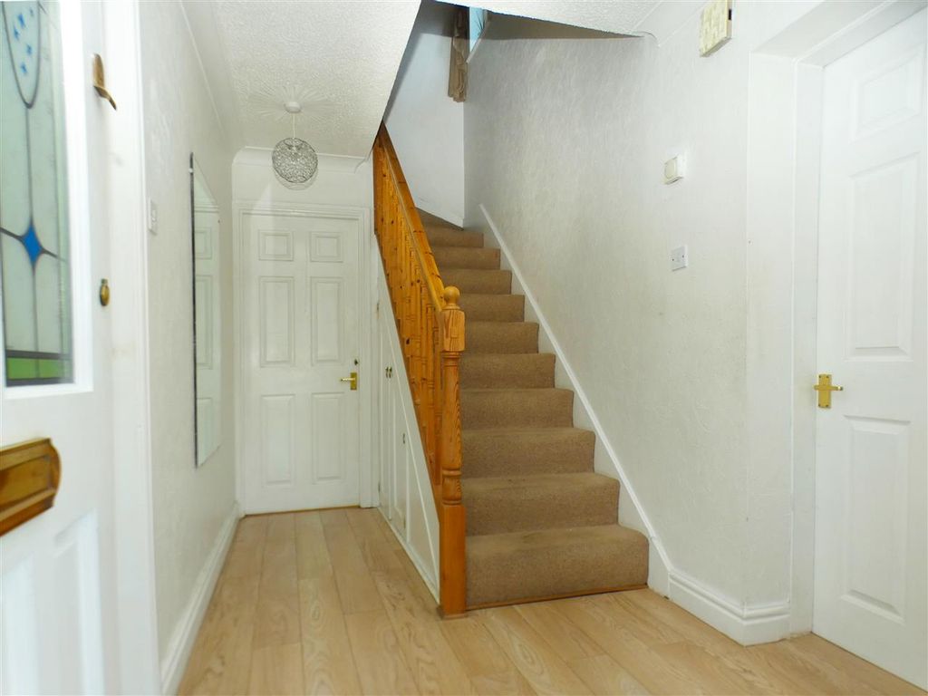 Property photo 3 of 19 Hall