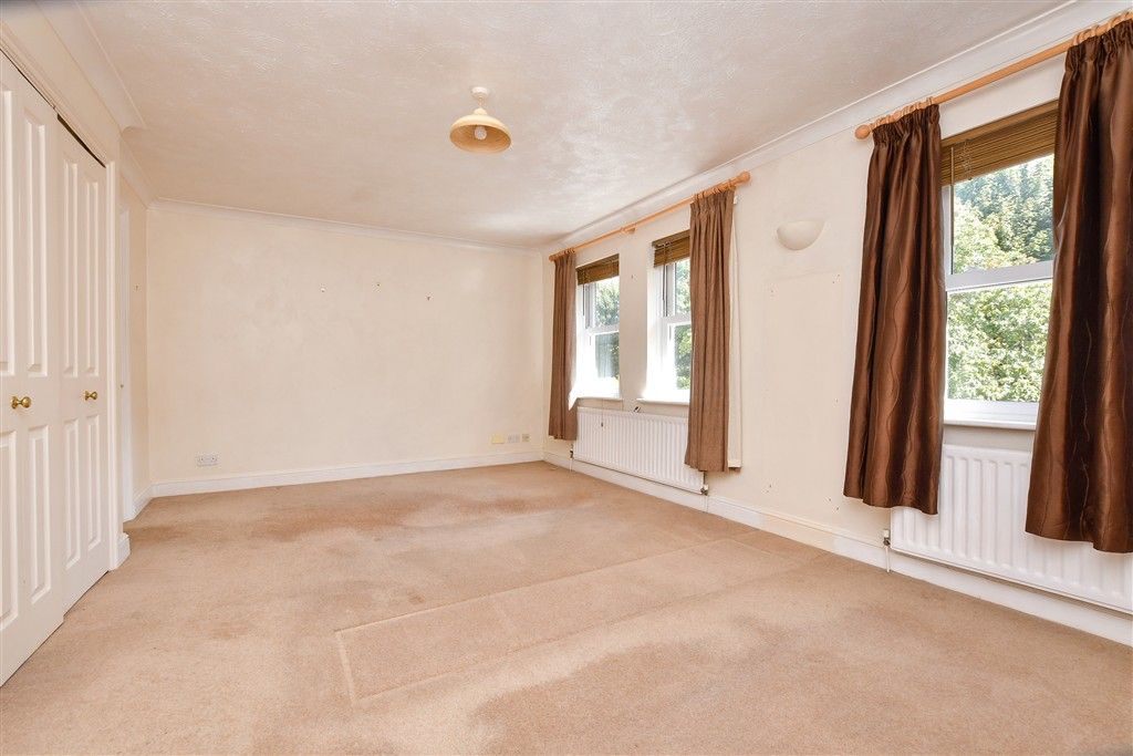 Property photo 3 of 8 Studio Room