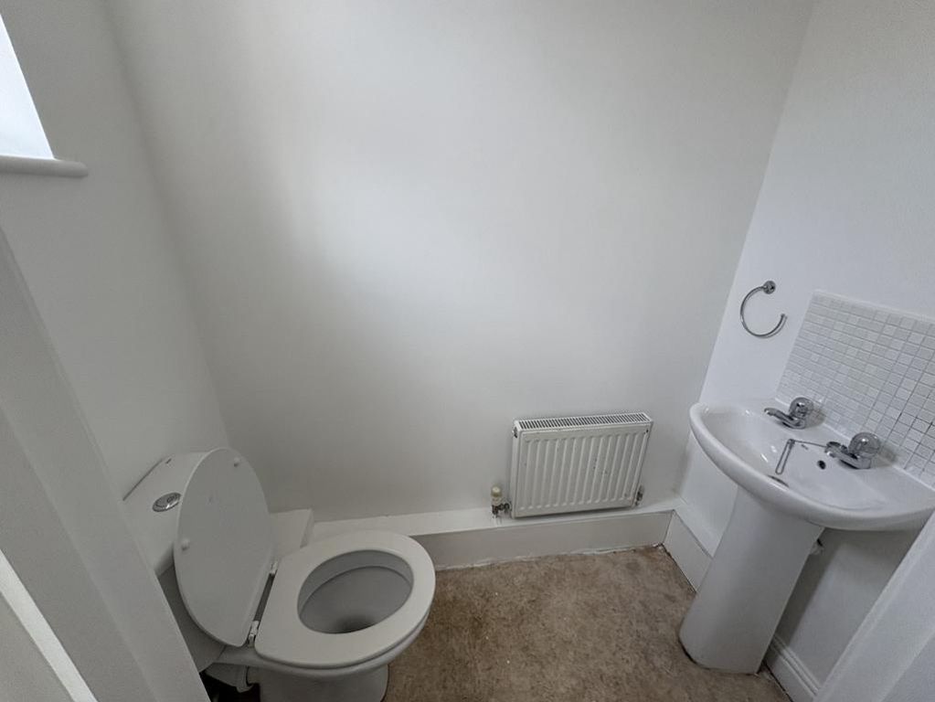 Property photo 3 of 8 Cloakroom