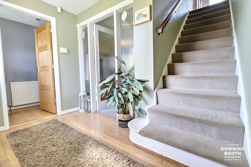 Property photo 2 of 28