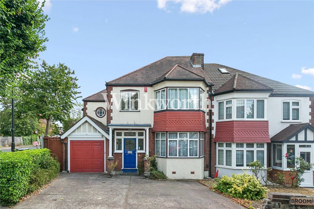 Property photo 1 of 18 External