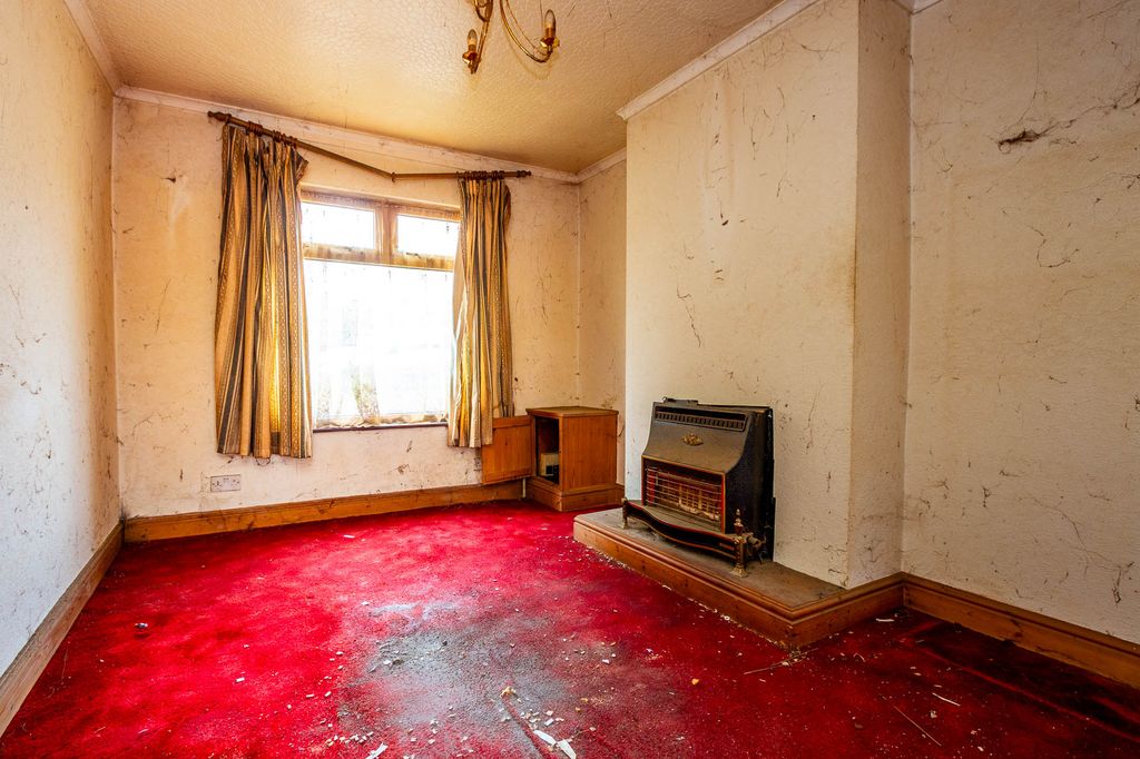 Property photo 3 of 8 Lounge Area