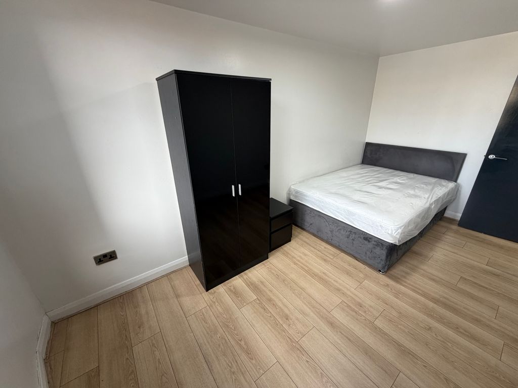 Property photo 3 of 9 Bedroom 1