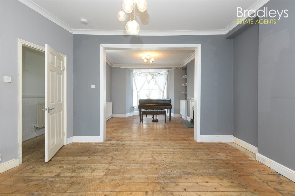 Property photo 3 of 24 Picture No. 06