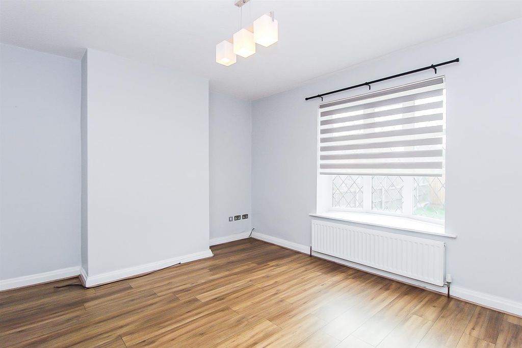 Property photo 2 of 13 Lounge