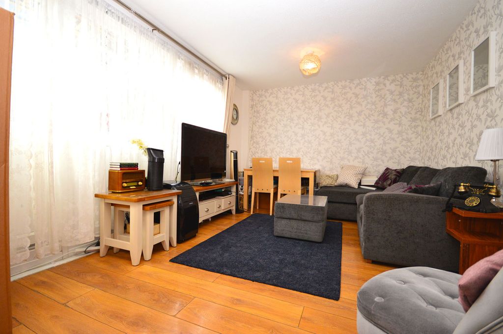 Property photo 1 of 11 3 Double Bedroom Maisonette To Rent