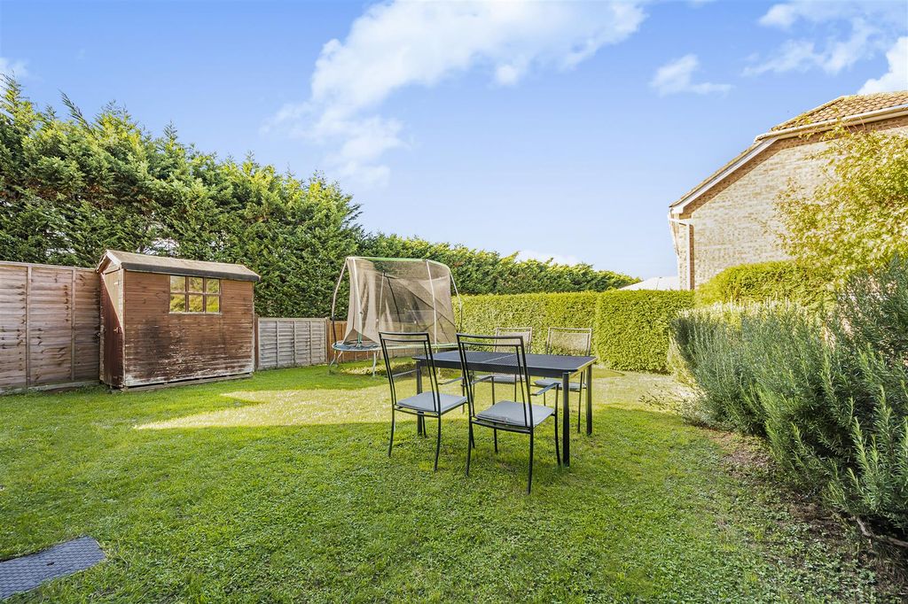 Property photo 3 of 18 Garden: