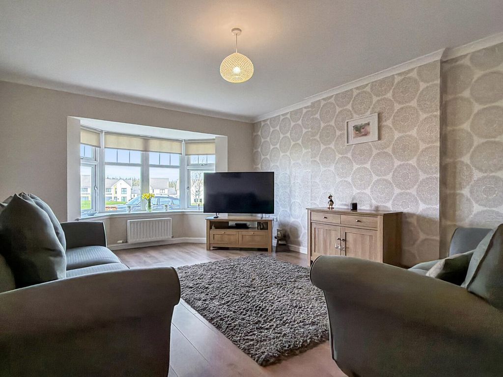 Property photo 3 of 32 Living Room