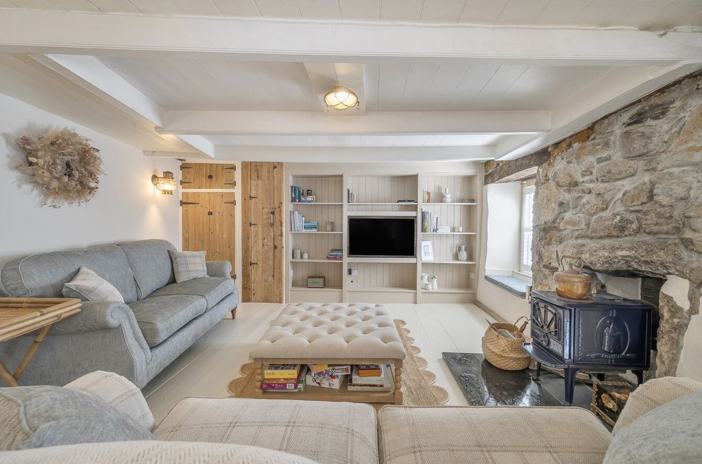 Property photo 2 of 16 1342390-10-68A9dc...