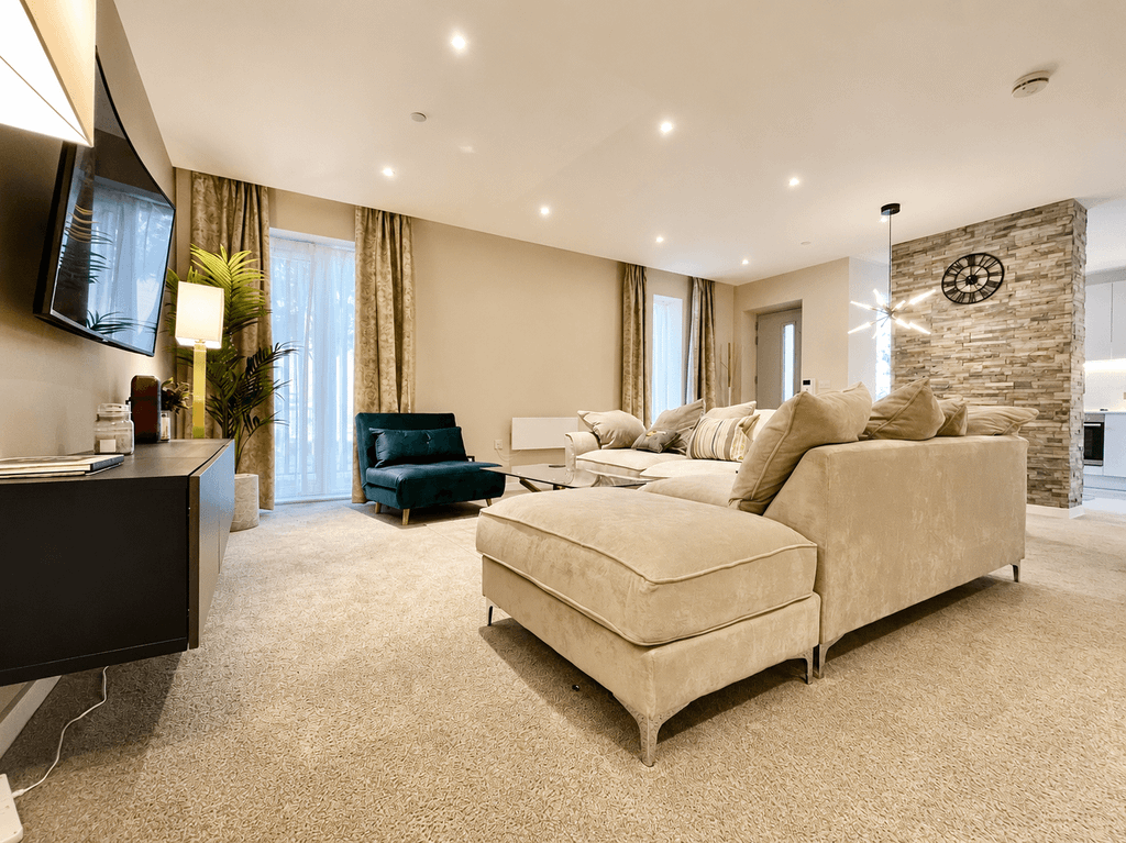 Property photo 2 of 16 Lounge