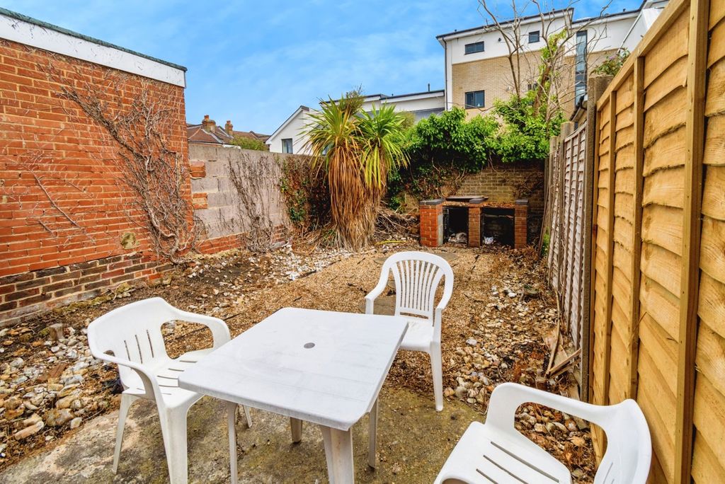 Property photo 2 of 16 Photo