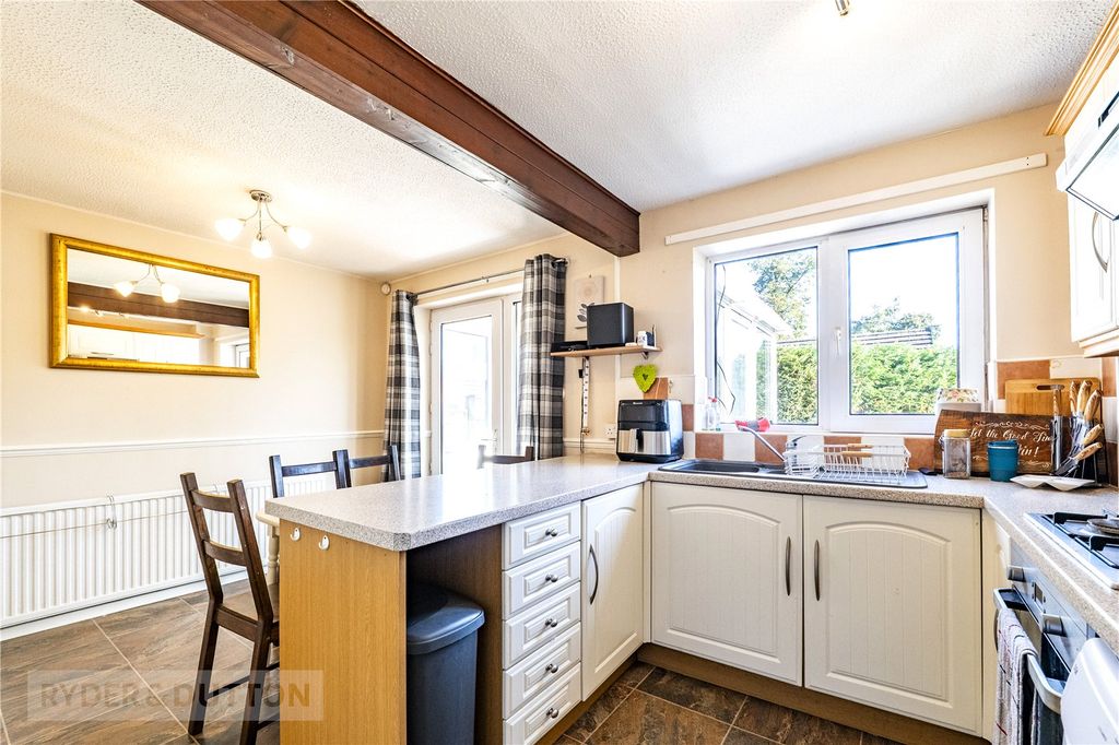 Property photo 3 of 18 Kitchen
