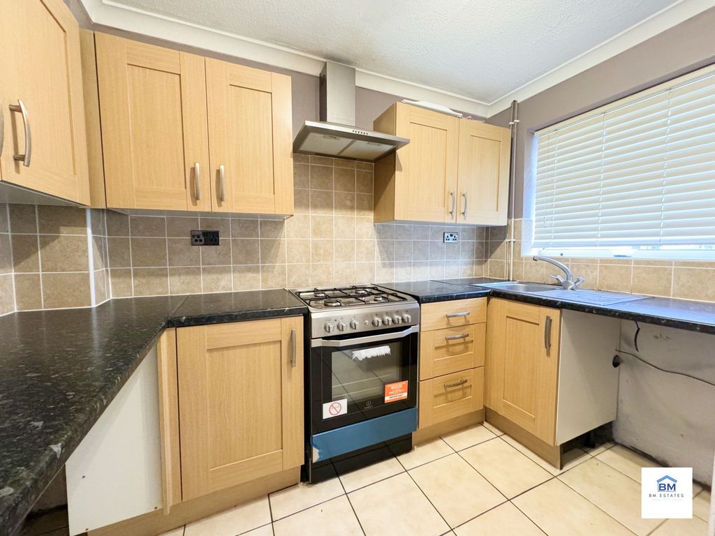 Property photo 3 of 8 Kitchen