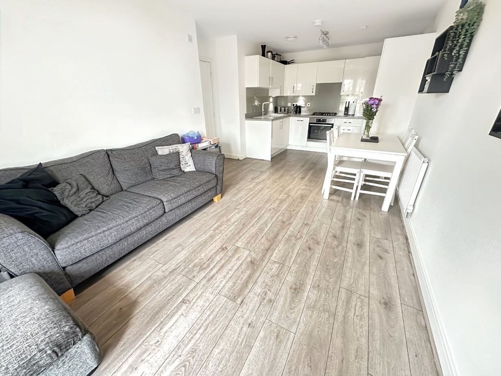 Property photo 2 of 10 4164302