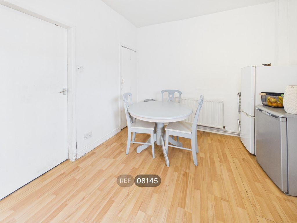 Property photo 3 of 16 Kitchen