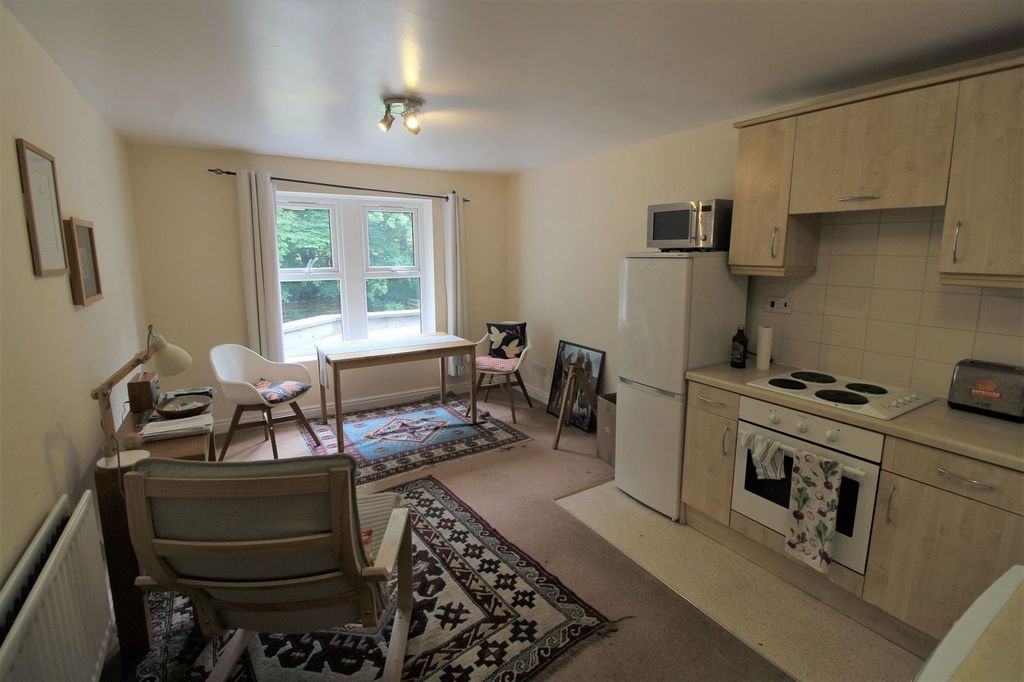 Property photo 3 of 6