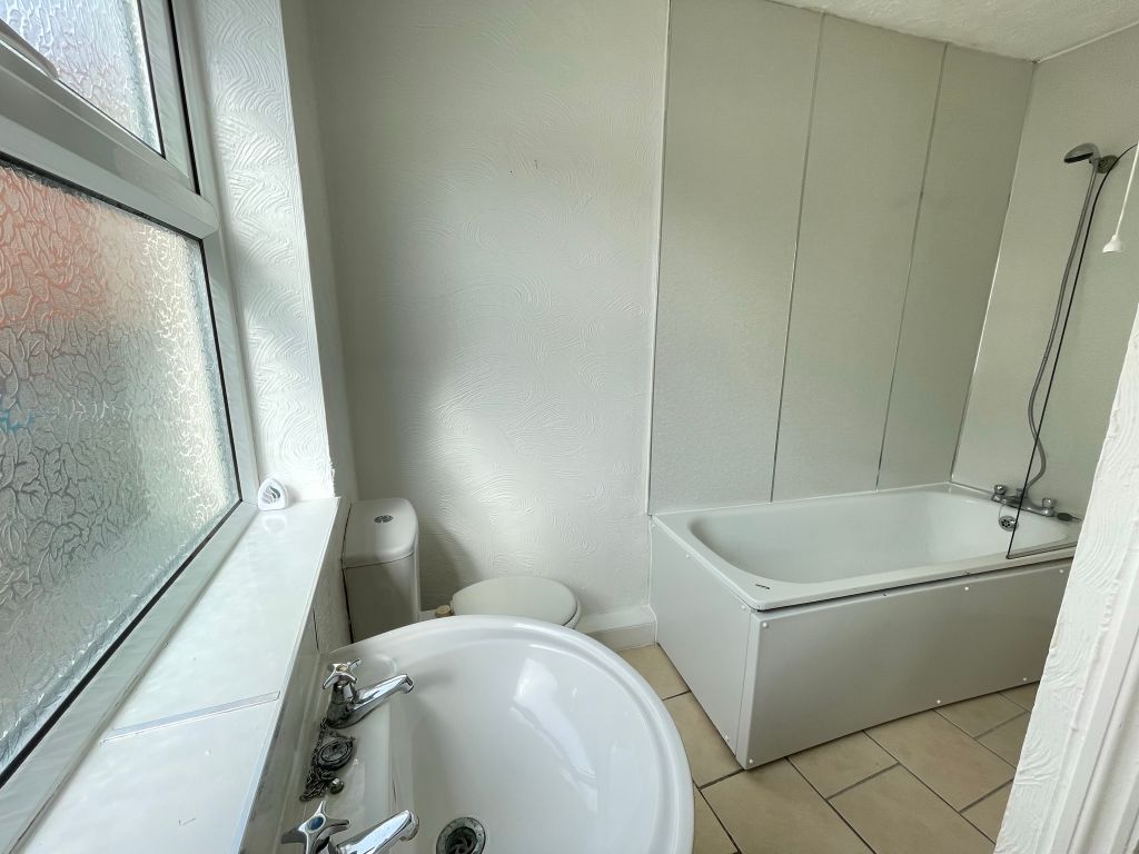 Property photo 3 of 6 Bathroom