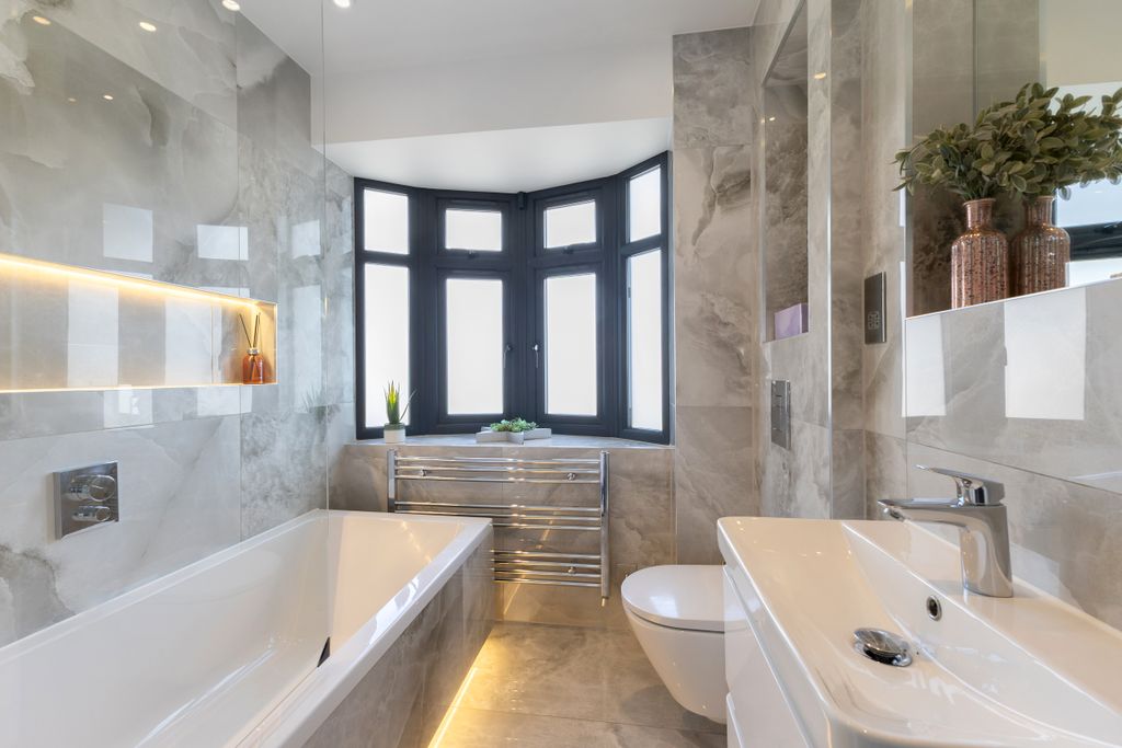 Property photo 2 of 27