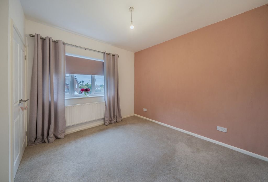 Property photo 3 of 9 1357990-8-68d6c00...