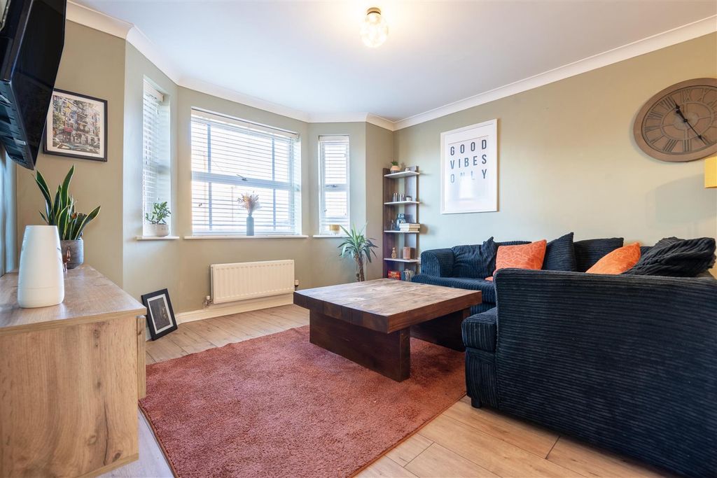 Property photo 2 of 7 Living Room