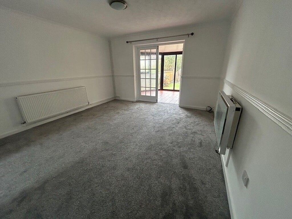 Property photo 2 of 11 Lounge