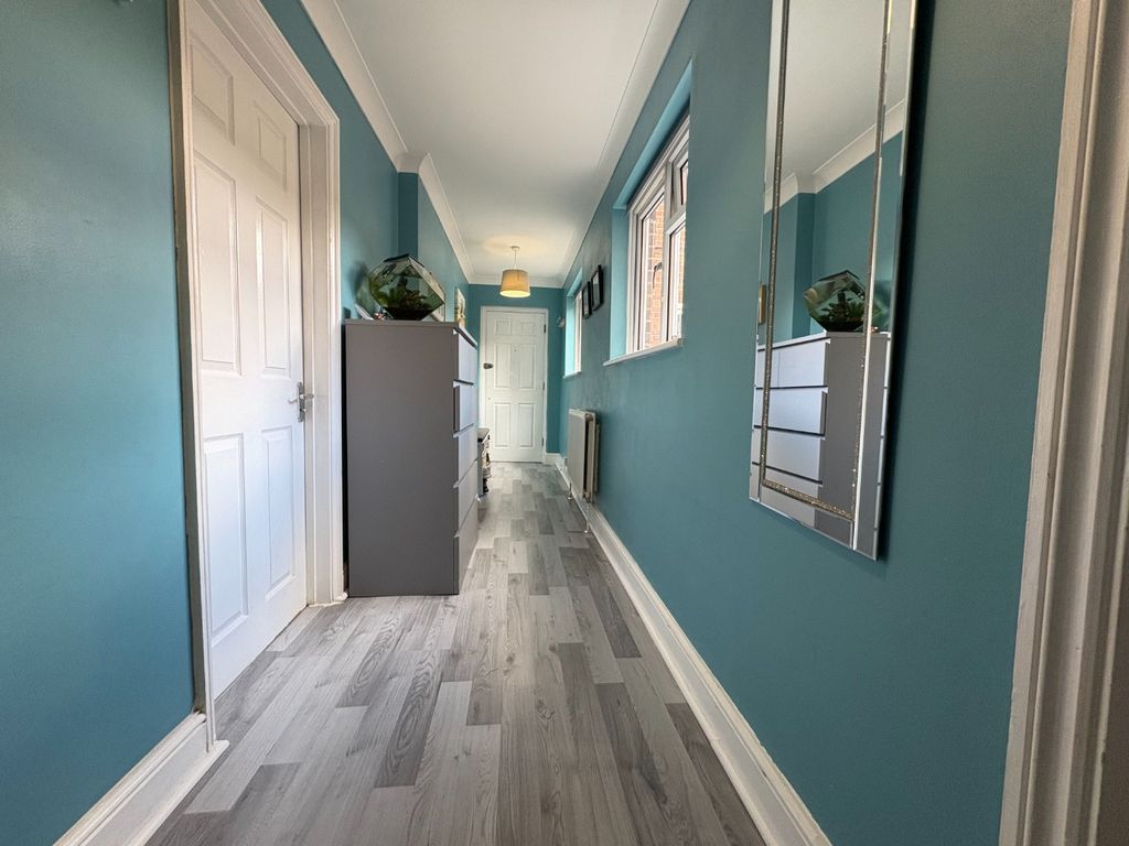 Property photo 2 of 12 4382243