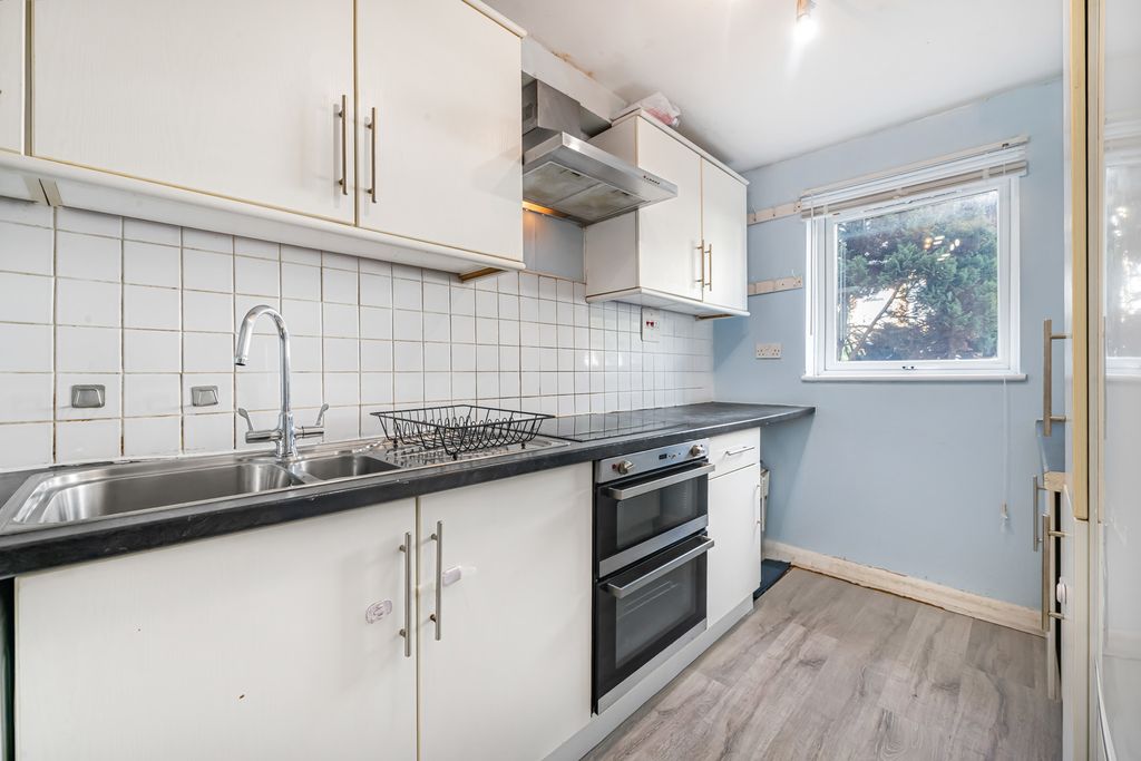 Property photo 3 of 14 Kitchen