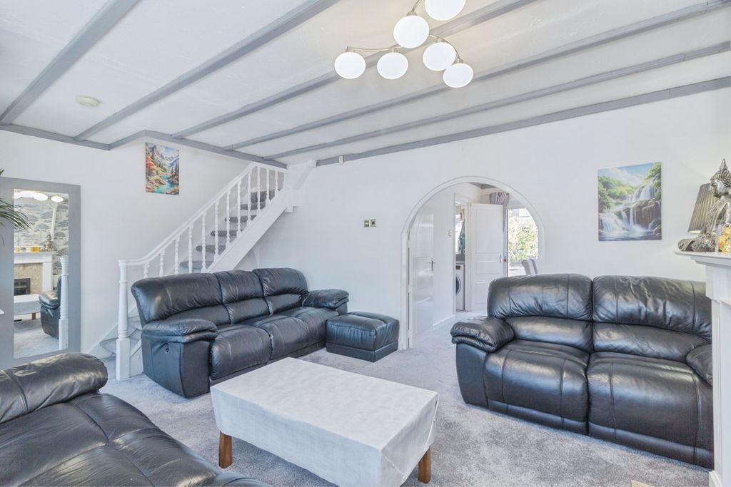 Property photo 3 of 21 9142d4Df-47_Living_And_Dining_Rooms