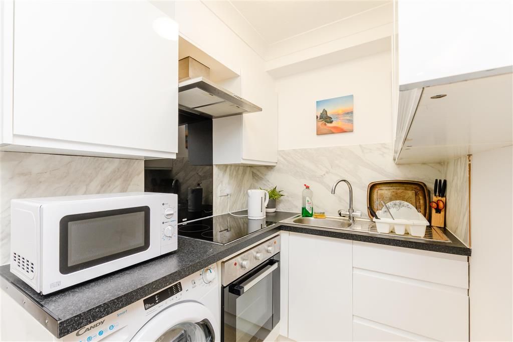 Property photo 3 of 6 Kitchen