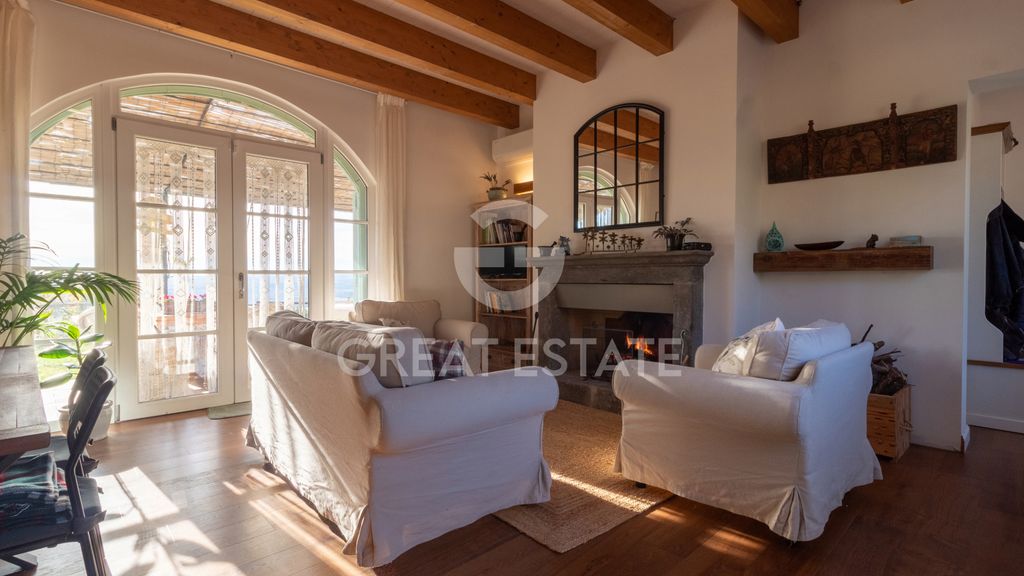 Property photo 2 of 42 Interiors