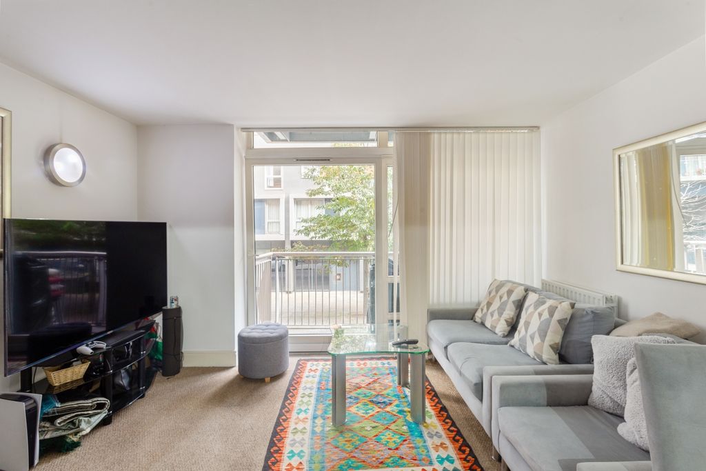 Property photo 1 of 12 Living Room (2)