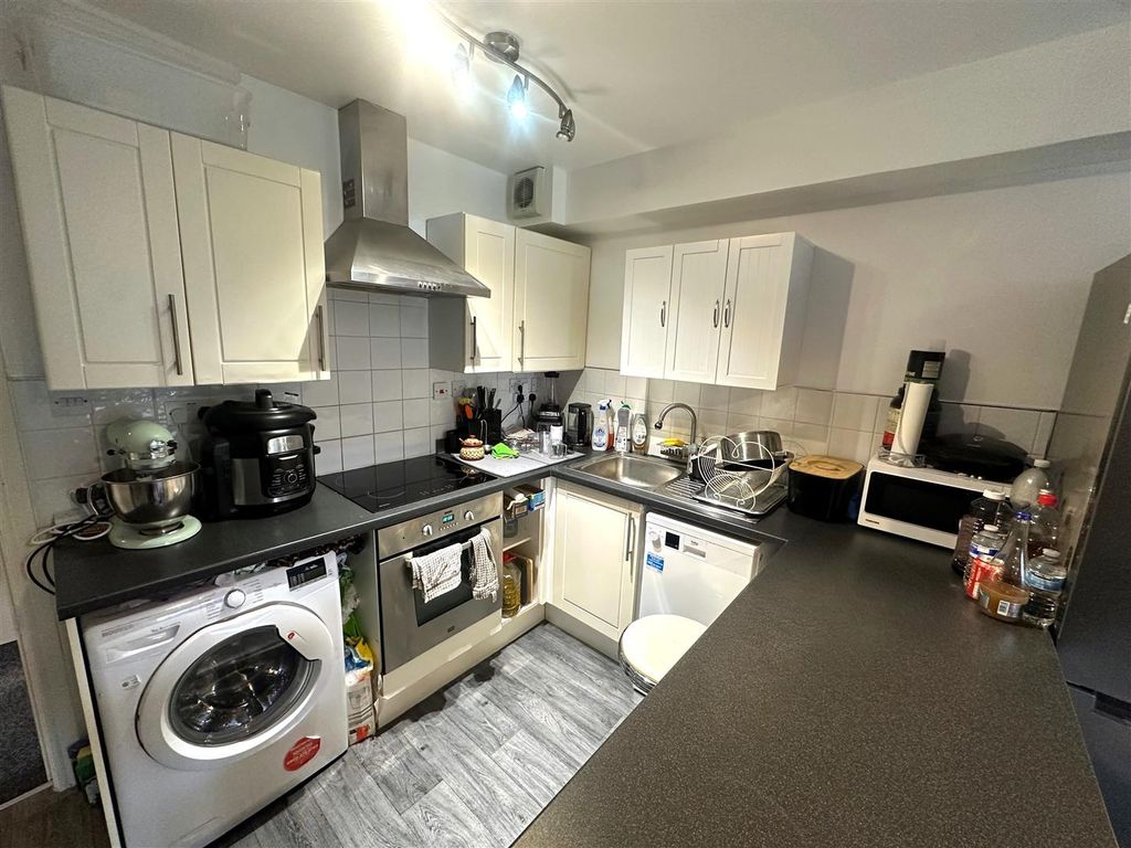 Property photo 3 of 6 Coopers Estate Agents