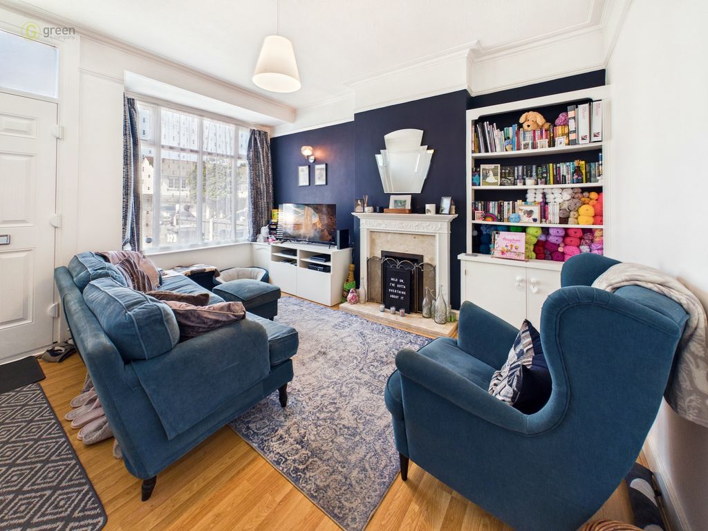 Property photo 2 of 9 9939254910F1476989E64Cbf9A0d4cc2100Cam03830G0Pr0341Still012