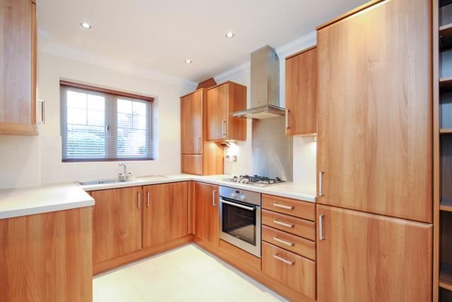 Property photo 2 of 8 Kitchen