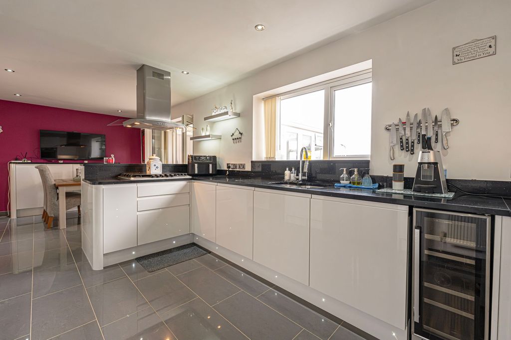 Property photo 2 of 38