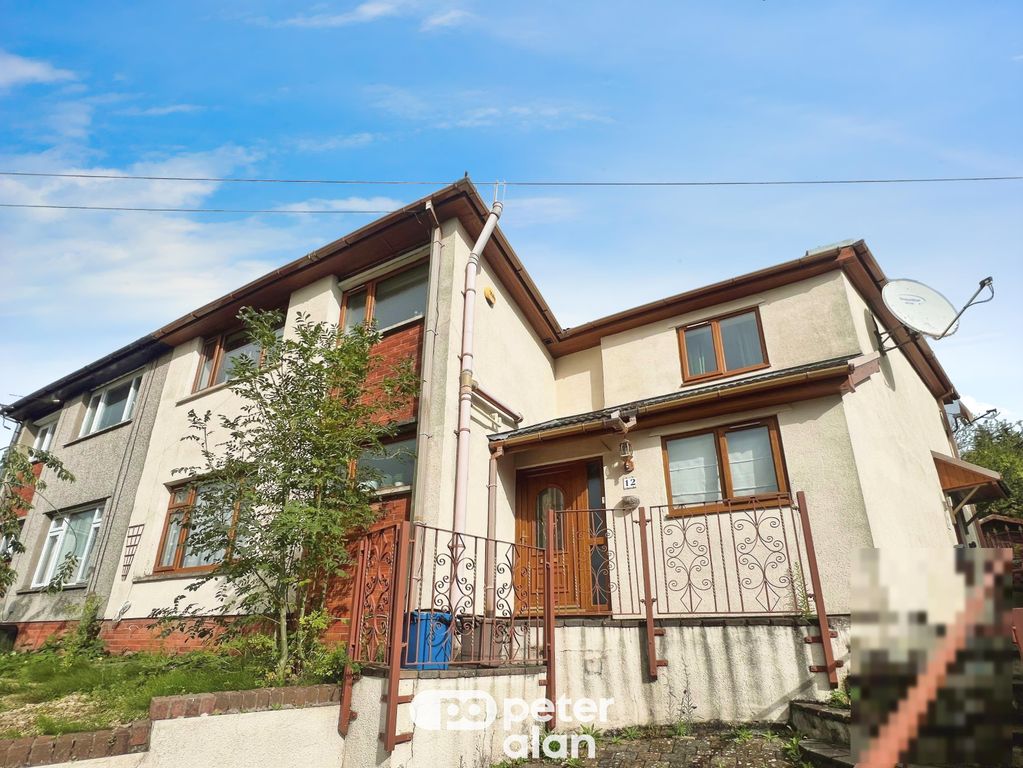 Property photo 1 of 10 Front