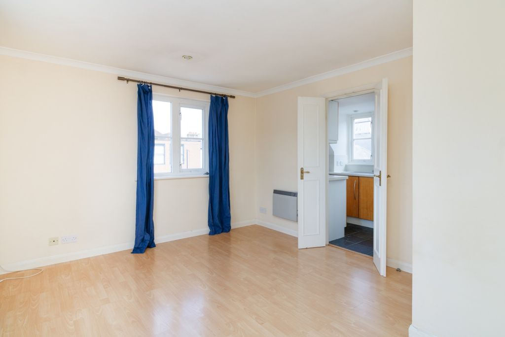 Property photo 2 of 8 1427235