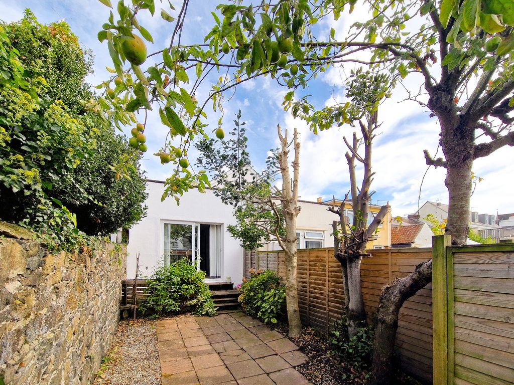 Property photo 1 of 21