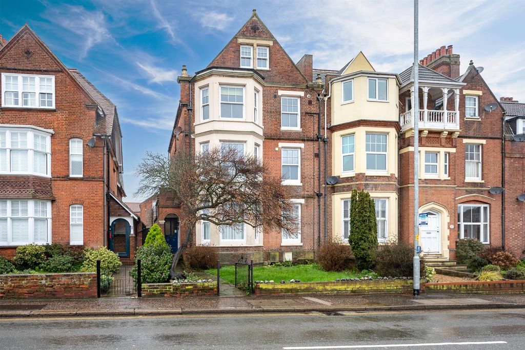 Property photo 1 of 25 Flat4,6Norwichroadcromer-07.Jpg