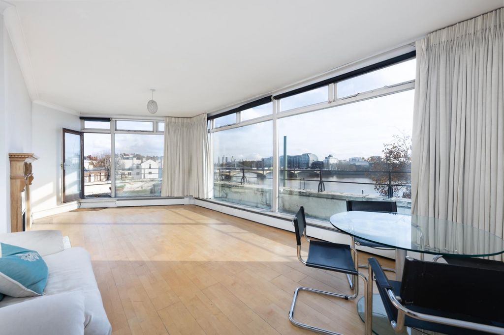 Property photo 2 of 10 Cheyne Walk 113 The Penthouse - 11 Of 21.Jpg