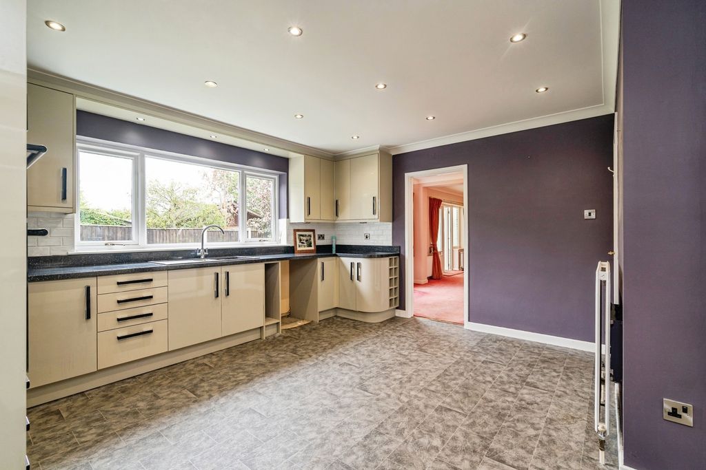 Property photo 3 of 21 Photo