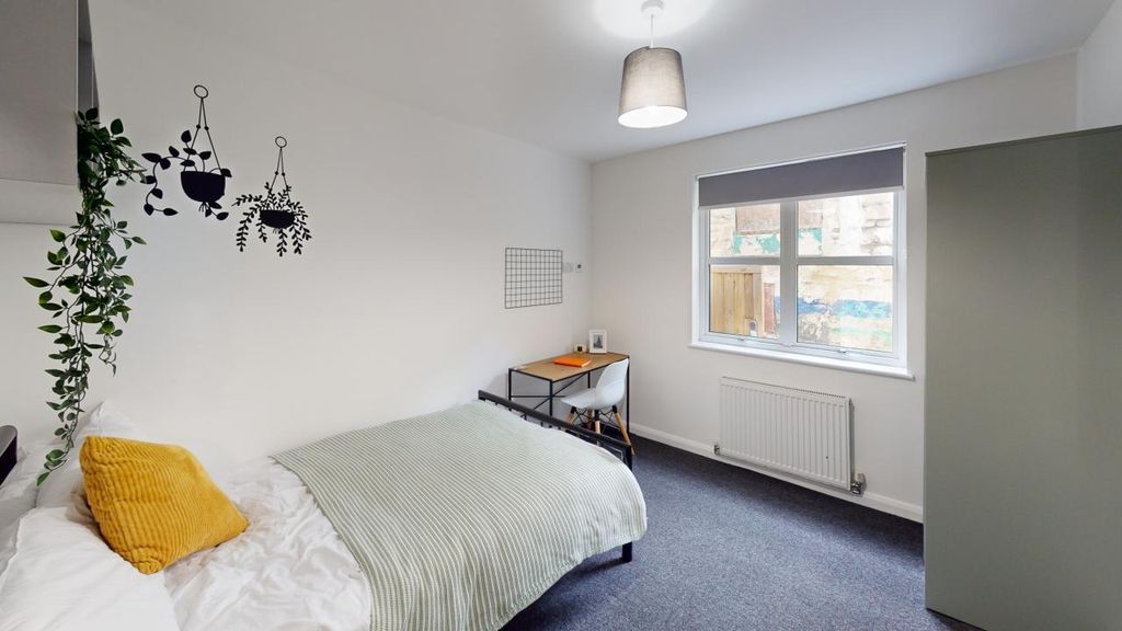 Property photo 3 of 13 Flat-1-8-Piccadilly-Place-Bedroom-1.Jpg