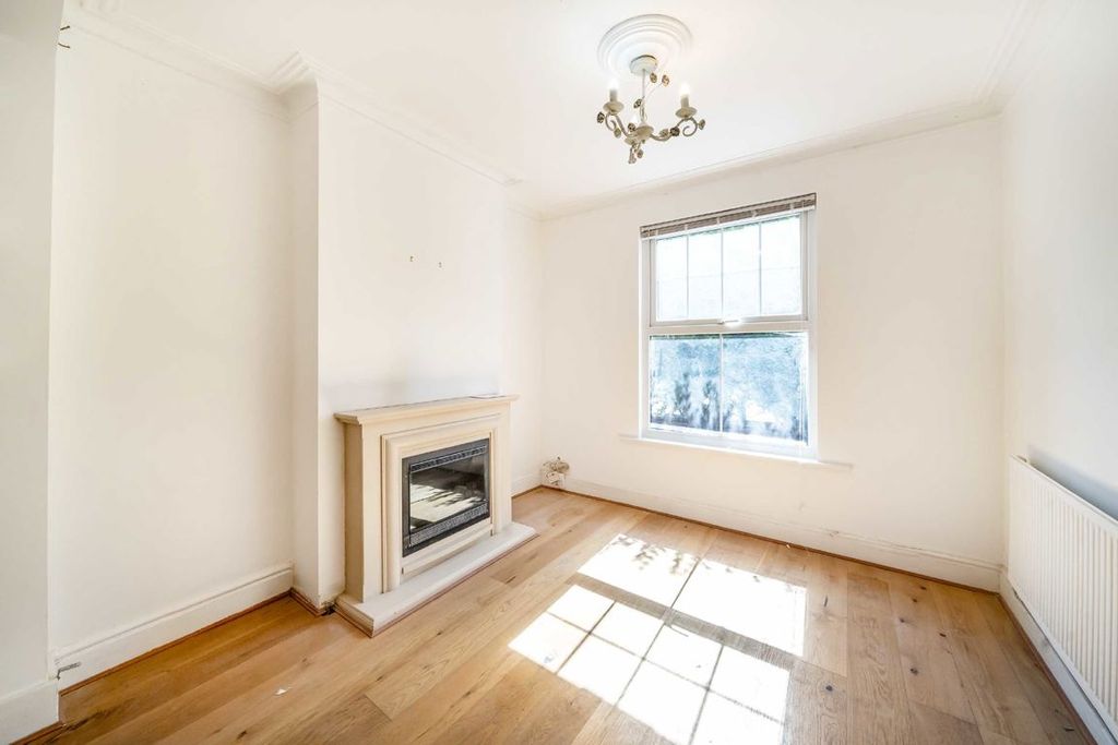 Property photo 2 of 8