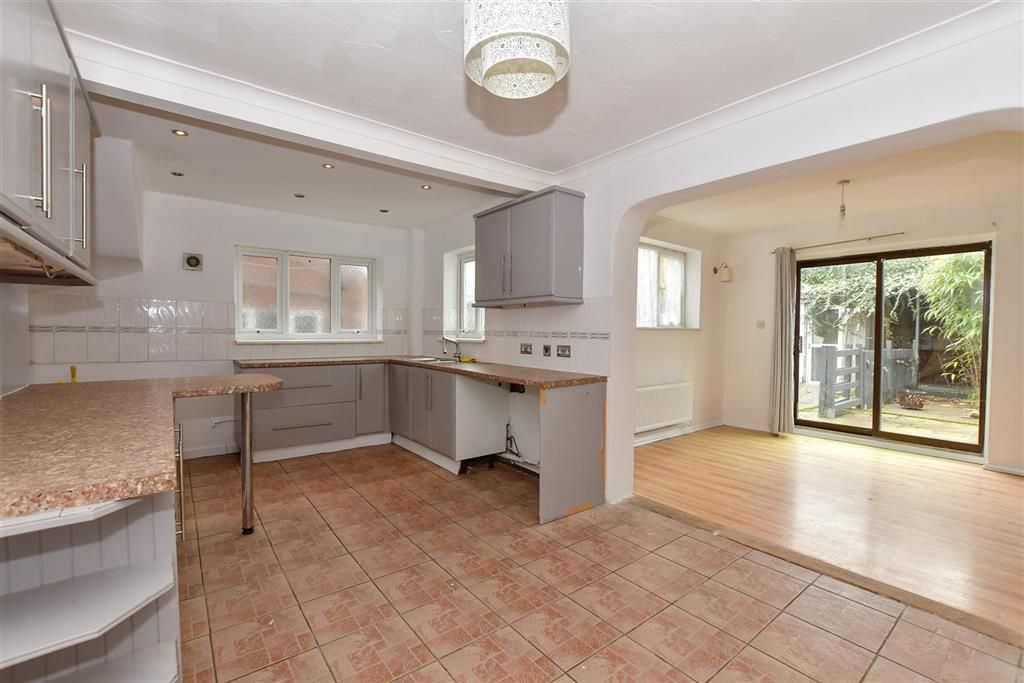 Property photo 2 of 10 Kitchen