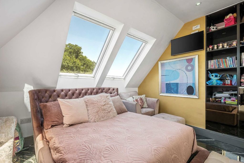 Additional image 11 of 5 bed detached house to rentWaggon Road, Barnet EN4