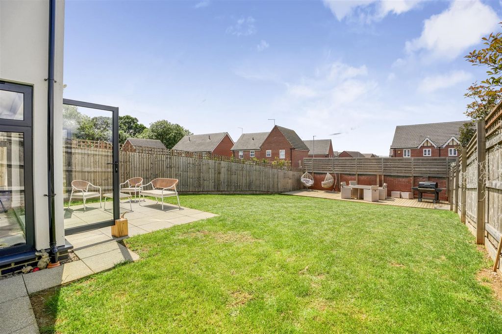 Property photo 3 of 33
