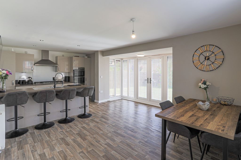 Property photo 2 of 19 Kitchen/Dinning