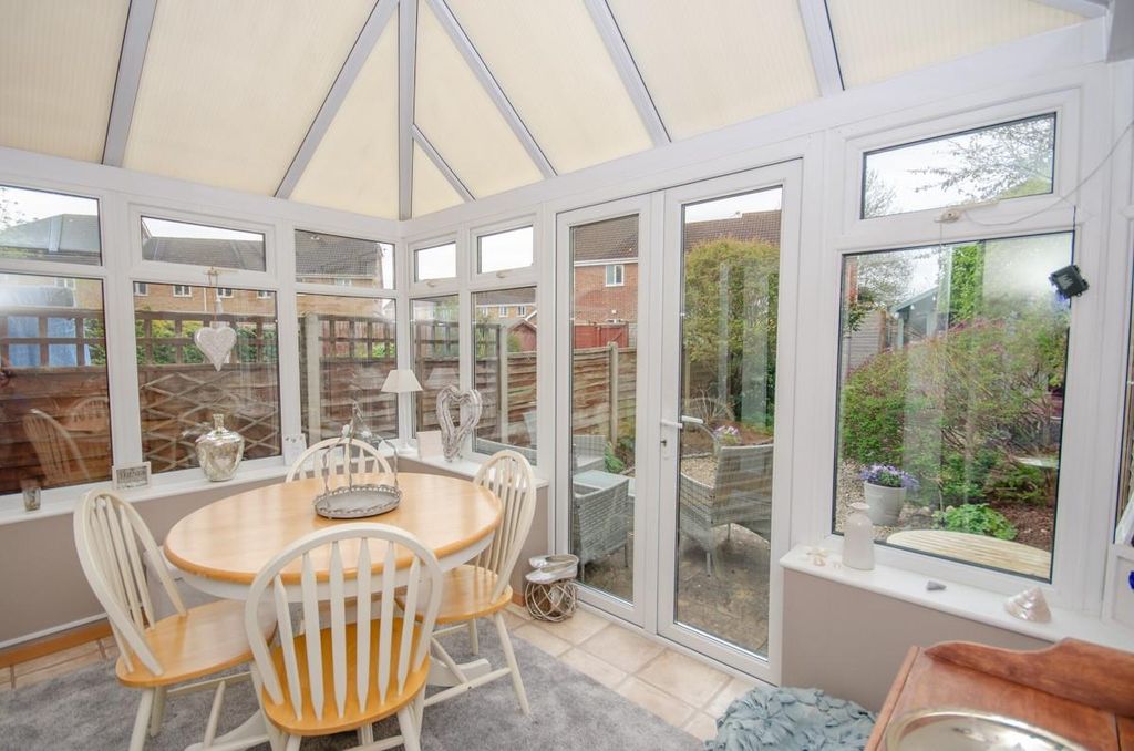 Property photo 3 of 18 Conservatory.Jpg