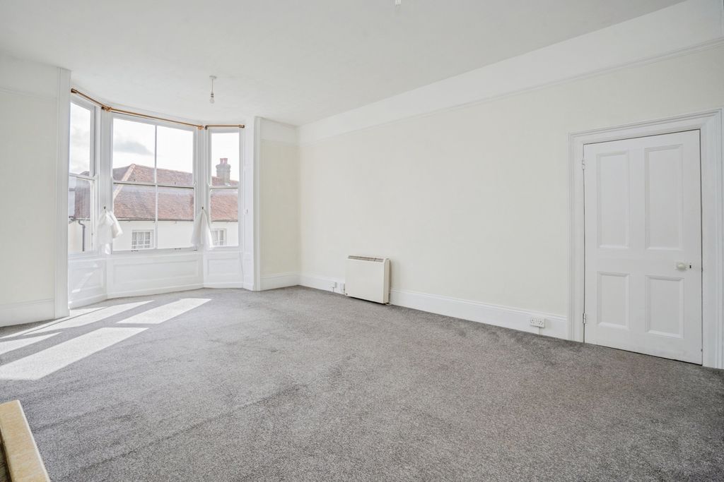 Property photo 2 of 10 Living Room